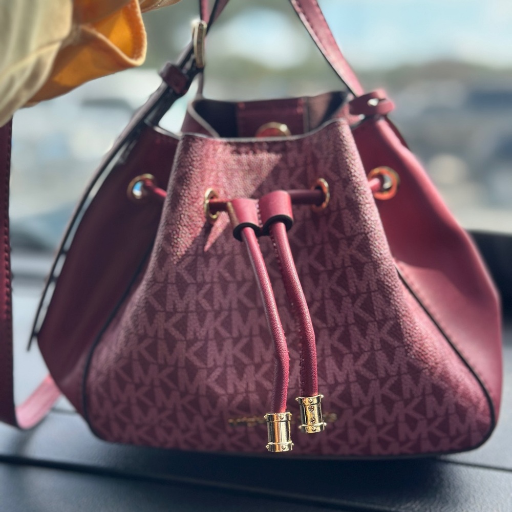 NWT Michael Kors Phoebe Bucket Bag